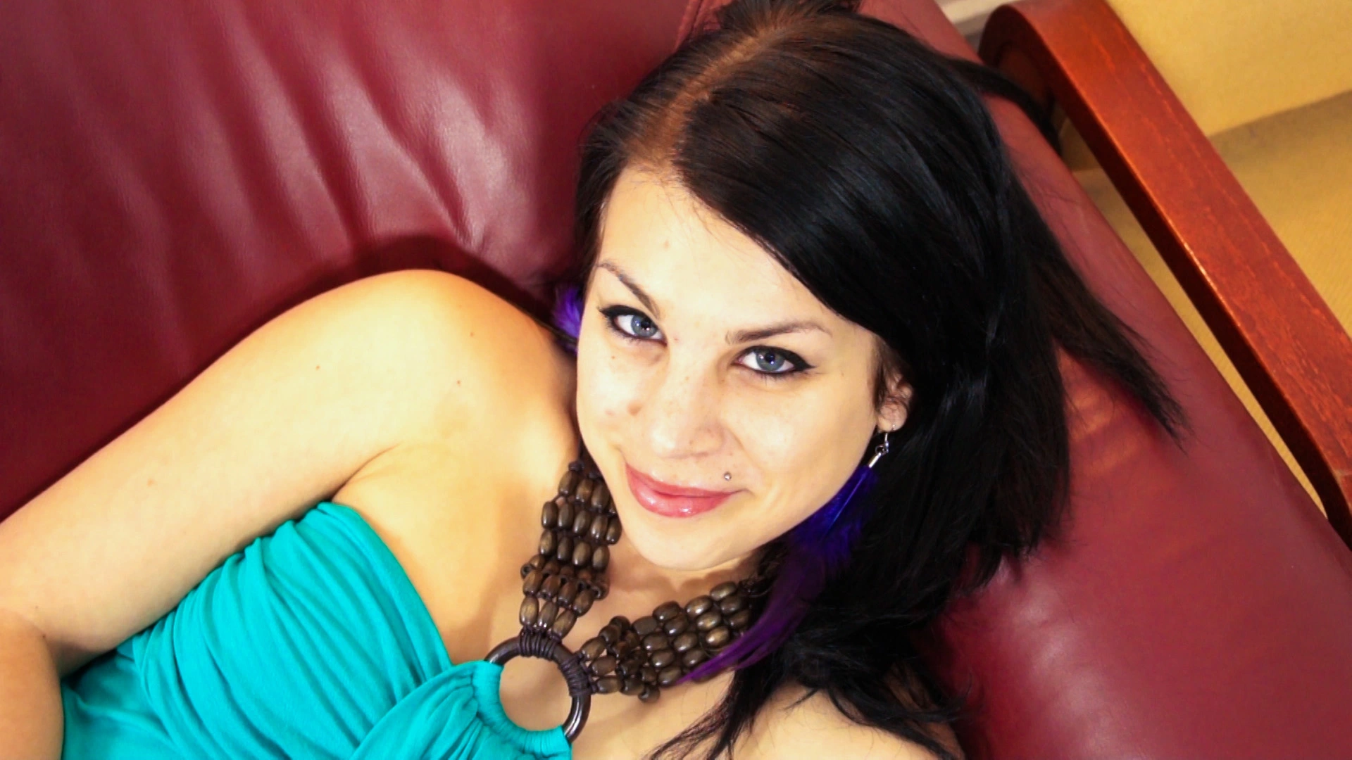 Cute Girl In Jeans Has First Porn Casting on sinx.preview.netperv.com