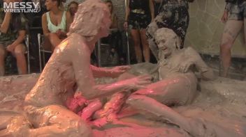 Muddy Wrestling: Jean Dreams Lola vs. Jesica Screencap 84 on sinx.preview.netperv.com