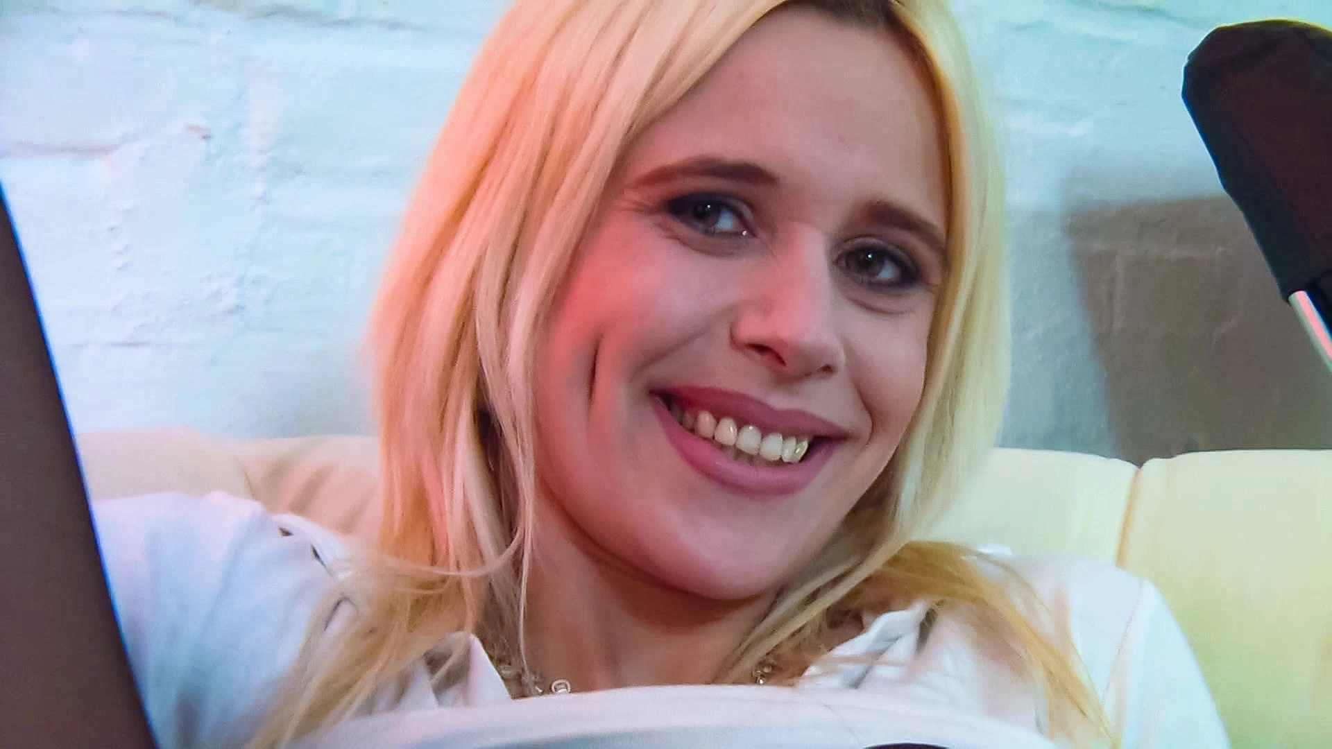 Deutsche devote Schlampe liebt große Schwänze on sinx.preview.netperv.com