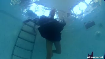 Glamor Chicks Take a Step Over The Edge Screencap 24 on sinx.preview.netperv.com