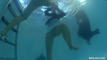 Glamor Chicks Take a Step Over The Edge Screencap 49 on sinx.preview.netperv.com