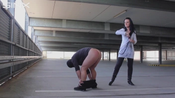 Im Parkhaus ausgepeitscht Screencap 9 on sinx.preview.netperv.com