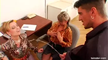 Juicy, Piss-Spraying Twats Screencap 9 on sinx.preview.netperv.com