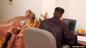 Juicy, Piss-Spraying Twats Screencap 3 on sinx.preview.netperv.com