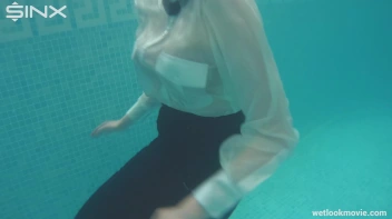 Glamour Girl's Poolside Dip Screencap 18 on sinx.preview.netperv.com