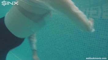 Glamour Girl's Poolside Dip Screencap 31 on sinx.preview.netperv.com