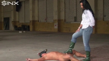 Schmutziges Trampeln mit Gummistiefeln Screencap 13 on sinx.preview.netperv.com