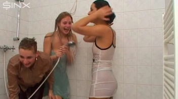 Gorgeous Babes Get Wet In Water Fight Screencap 42 on sinx.preview.netperv.com