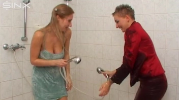 Gorgeous Babes Get Wet In Water Fight Screencap 9 on sinx.preview.netperv.com