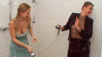 Gorgeous Babes Get Wet In Water Fight Screencap 11 on sinx.preview.netperv.com