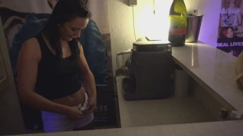 In der Dorfdisco geschwängert Screencap 7 on sinx.preview.netperv.com