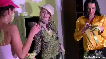 When Chicks Take Over The Paint Job... Screencap 54 on sinx.preview.netperv.com