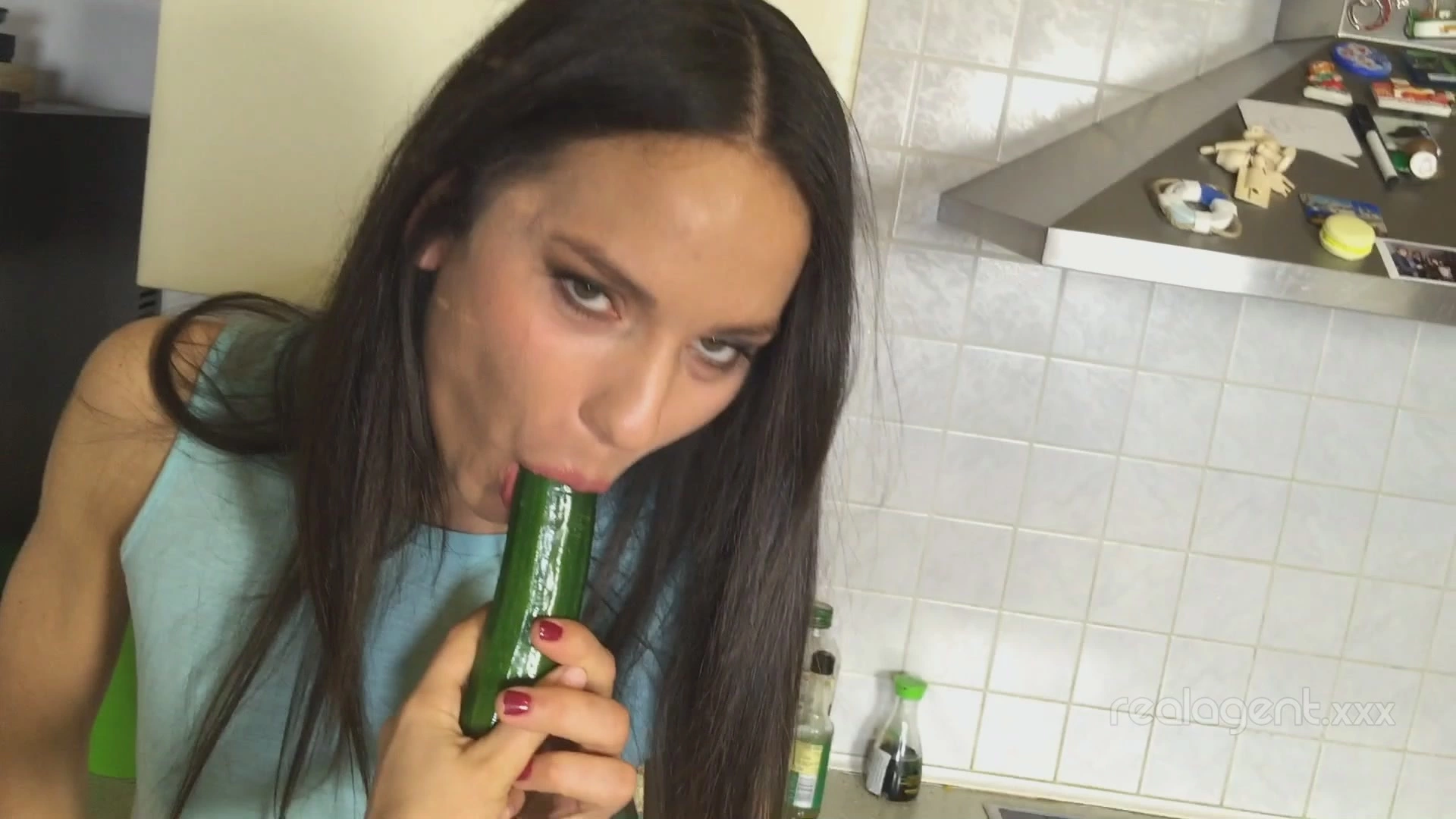 Lesbian Stuffs Pussy With Vegetable on sinx.preview.netperv.com
