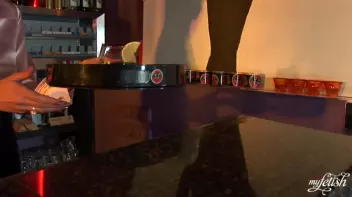 Dry Martinis, Wet Pussies Screencap 10 on sinx.preview.netperv.com