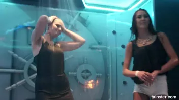 Sexy Shower Girls Screencap 72 on sinx.preview.netperv.com