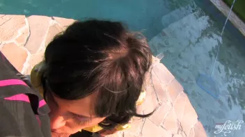 Pool Boy Knows How To Handle a Bitchy Customer Screencap 35 on sinx.preview.netperv.com