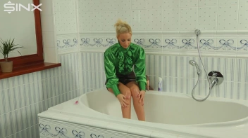 Fully Clothed Blonde Shaves Her Long Legs Screencap 49 on sinx.preview.netperv.com