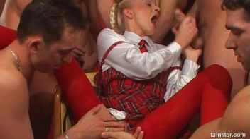 Pee Covered College Chick Screencap 3 on sinx.preview.netperv.com