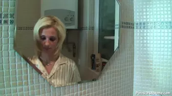 Bathroom Bangers Screencap 3 on sinx.preview.netperv.com