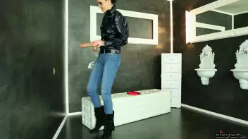 Slimy Solo Shenanigans Screencap 10 on sinx.preview.netperv.com