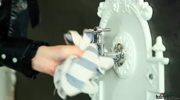 Slimy Solo Shenanigans Screencap 2 on sinx.preview.netperv.com