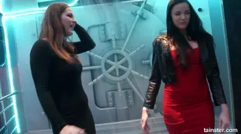 Teasing babes getting dripping wet Screencap 1 on sinx.preview.netperv.com