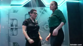 Teasing babes getting dripping wet Screencap 24 on sinx.preview.netperv.com