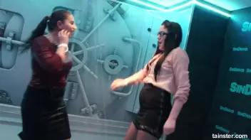 Teasing babes getting dripping wet Screencap 51 on sinx.preview.netperv.com