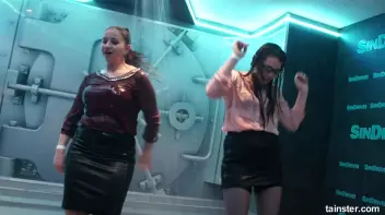 Teasing babes getting dripping wet Screencap 54 on sinx.preview.netperv.com