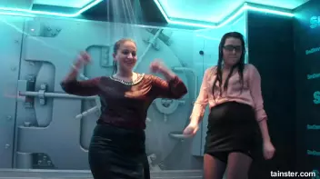 Teasing babes getting dripping wet Screencap 58 on sinx.preview.netperv.com