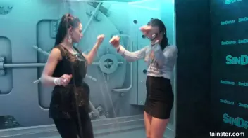 Teasing babes getting dripping wet Screencap 74 on sinx.preview.netperv.com