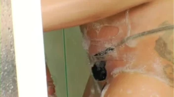 Eurobabes Take a Wetlook Shower Screencap 83 on sinx.preview.netperv.com