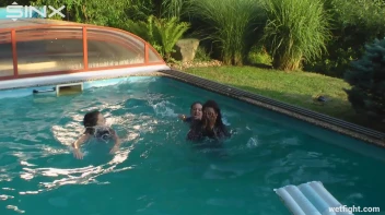 Three wild girls in pool cat fight Screencap 43 on sinx.preview.netperv.com