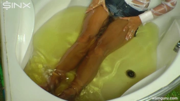 Heeled Babe Oils Up In Bathtub Screencap 46 on sinx.preview.netperv.com