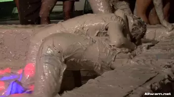 Alex Roars Her Way Through This Mud Battle! Screencap 67 on sinx.preview.netperv.com