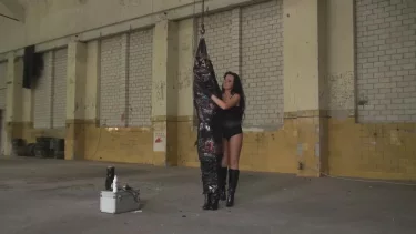 Latest deal - In Folie fixiert und die Nippelgefoltert mit Nadeln