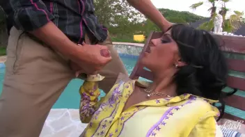 Pool Boy Knows How To Handle a Bitchy Customer Screencap 90 on sinx.preview.netperv.com