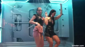 Soaking wet babes shaking their booties Screencap 24 on sinx.preview.netperv.com