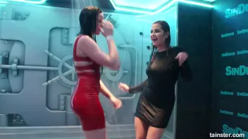 Teasing babes getting dripping wet Screencap 11 on sinx.preview.netperv.com