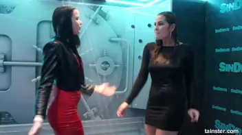 Teasing babes getting dripping wet Screencap 3 on sinx.preview.netperv.com