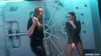 Teasing babes getting dripping wet Screencap 41 on sinx.preview.netperv.com