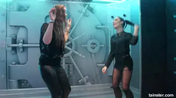 Teasing babes getting dripping wet Screencap 42 on sinx.preview.netperv.com