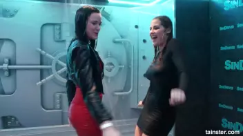 Teasing babes getting dripping wet Screencap 5 on sinx.preview.netperv.com