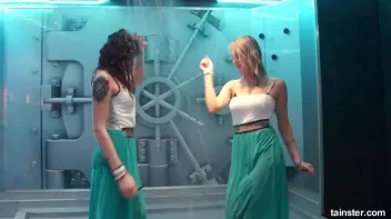 Teasing babes getting dripping wet Screencap 61 on sinx.preview.netperv.com