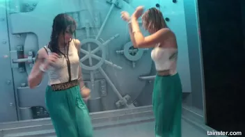 Teasing babes getting dripping wet Screencap 66 on sinx.preview.netperv.com