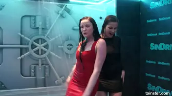 Teasing babes getting dripping wet Screencap 7 on sinx.preview.netperv.com