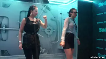 Teasing babes getting dripping wet Screencap 79 on sinx.preview.netperv.com