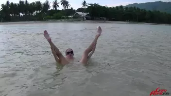 Wet And Messy Freak At The Beach Screencap 48 on sinx.preview.netperv.com