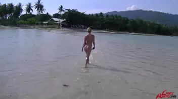 Wet And Messy Freak At The Beach Screencap 51 on sinx.preview.netperv.com