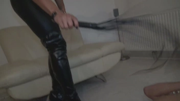 Hundeerziehung Teil3 - Fussabtreter muss Pisse schlucken Screencap 65 on sinx.preview.netperv.com